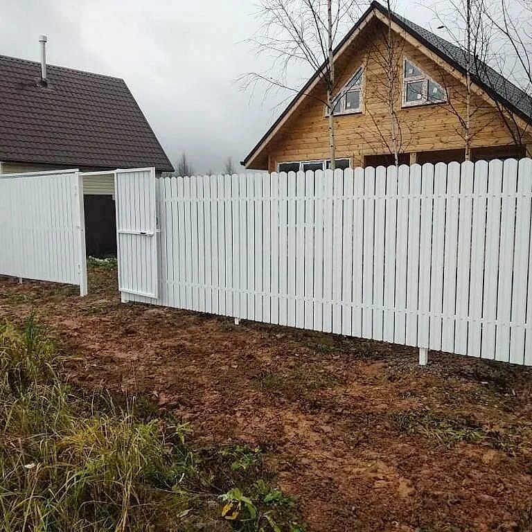 Белый забор из евроштакетника, СТ Визовец